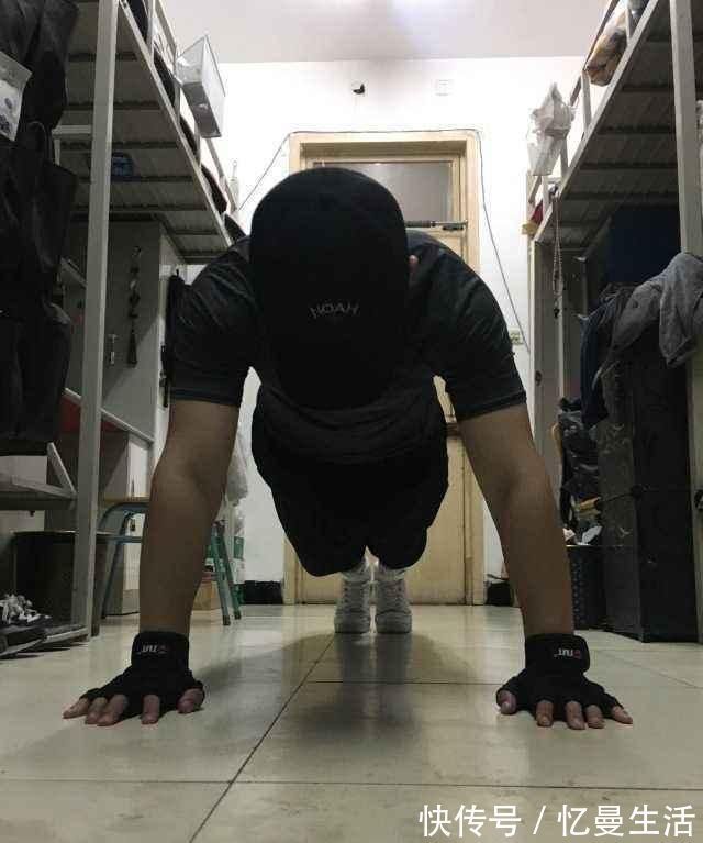 肱三头肌|如果俯卧撑有段位,你一口气能做多少个标准俯卧撑呢对号入座吧