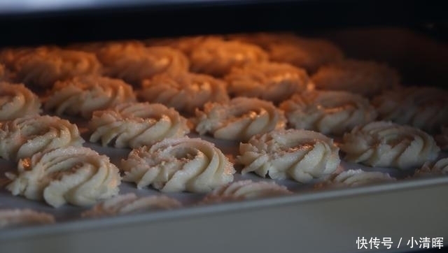 简单几步，教你在家做曲奇饼干，又酥又脆比买的好吃，特别解馋