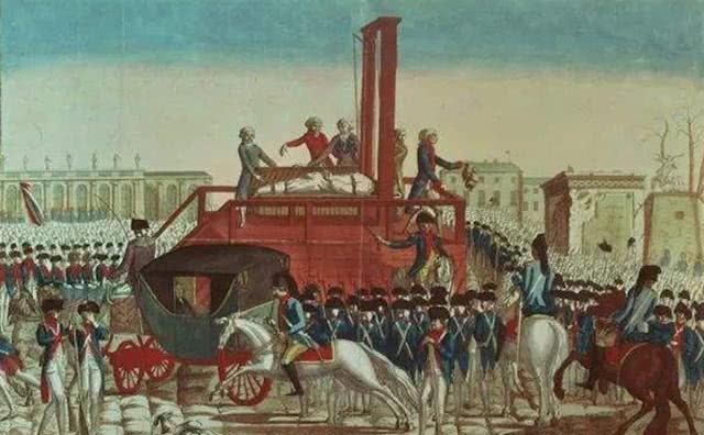 人性|1939年公开处决：现场嬉笑，处决后人群一哄而上，人性丑陋瞬间展现