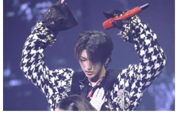 蔡徐坤|同選秀出道，冠軍蔡徐坤將開個(gè)人演唱會，季軍陳立農(nóng)坐輪椅惹人疼