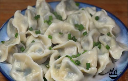  速冻|煮速冻饺子时，冷水和热水下锅都不对！教你正确做法，不破不粘锅