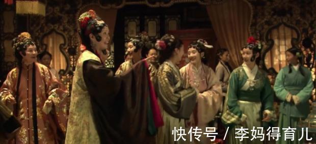 湘云醉卧|6版《红楼梦》“湘云醉卧”,看看谁是人面桃花,谁像醉鬼睡大街