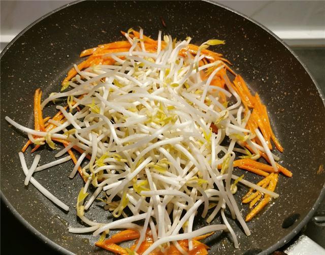 韭菜|韭菜和“它”天生一对,1周吃3次,排出体内宿便,大肚腩变小了