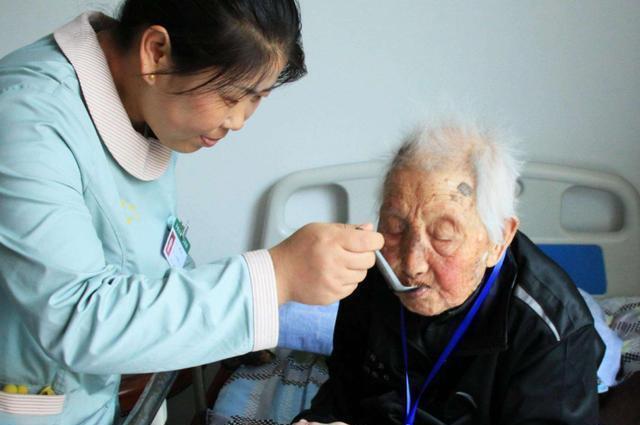 晚年|这3类老人晚年''很抢手'',子女争抢着想养老,快看看其中有你吗