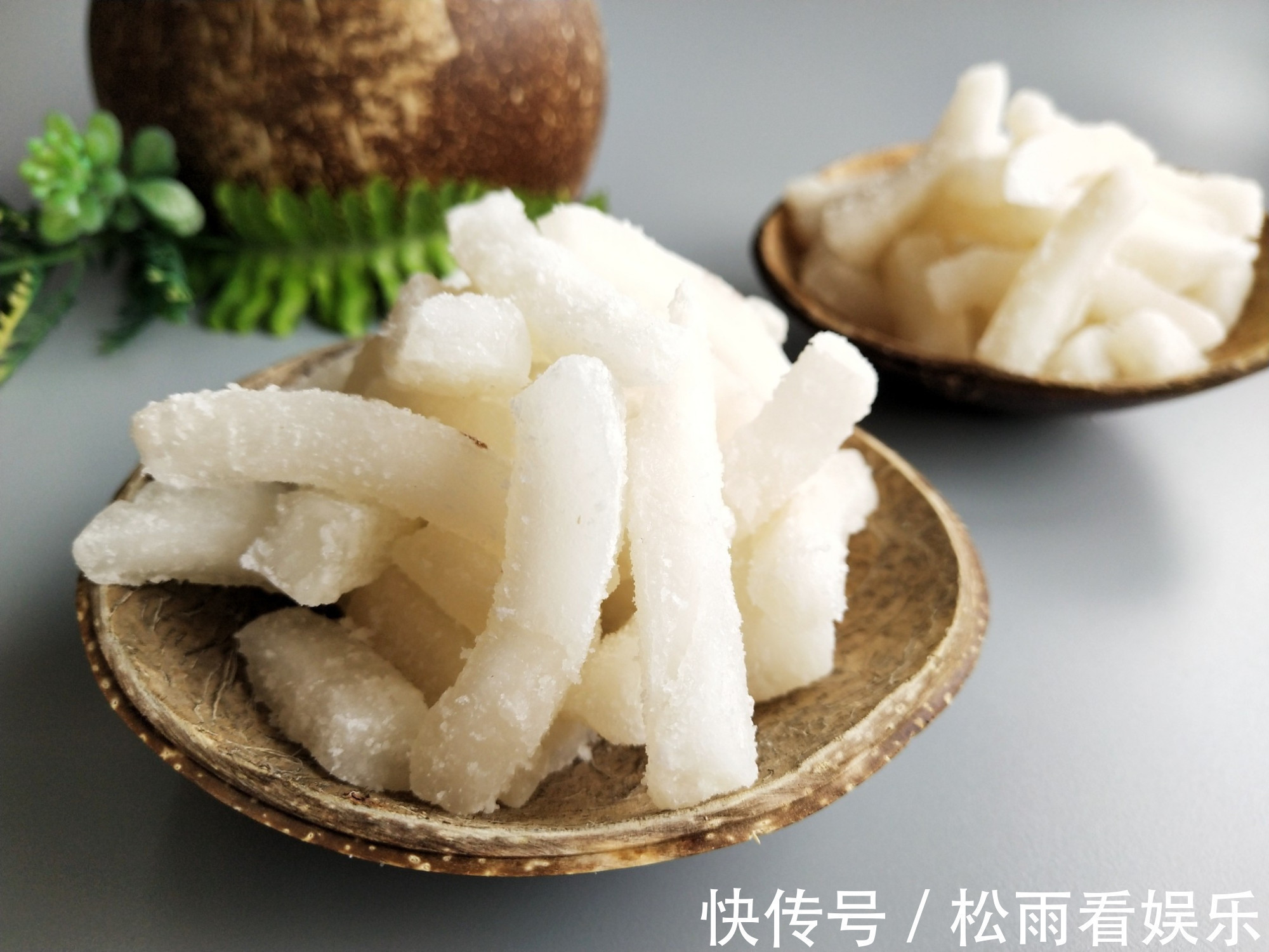 椰子|它是“维C之王”,皮肤黑要多吃,抑制黑色素形成,扔掉太可惜