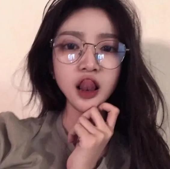 “00后”常对嘴唇做这3行动,早晚会逆风翻盘,男神都争着追