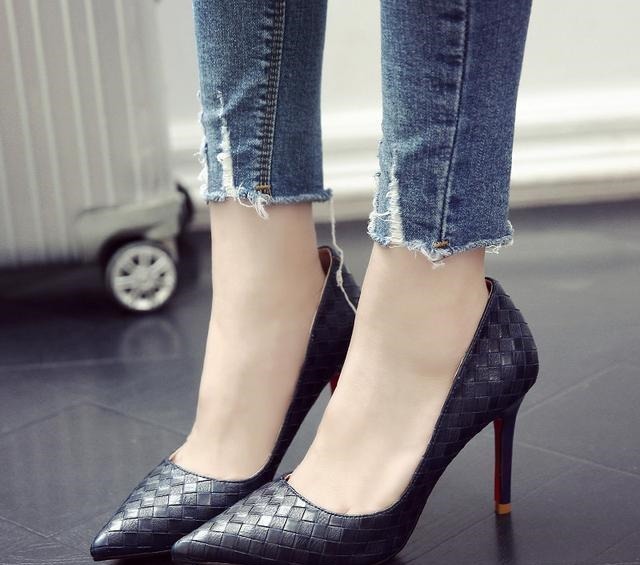 尖头 一双漂亮的脚，一定要有这么一双尖头高跟鞋，来衬托它的美
