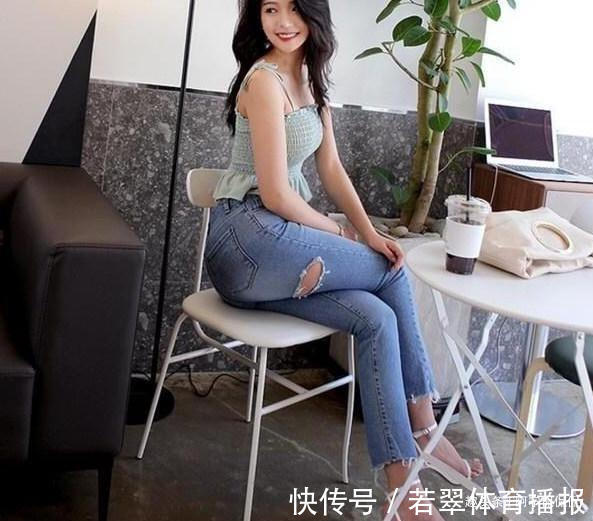 身姿 阳光朝气的牛仔裤美女，展现婀娜身姿，魅力十足！