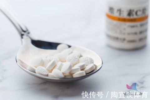 维生素k|男子每天服用维生素，半个月后肝衰竭！这些人，只会越补越差…