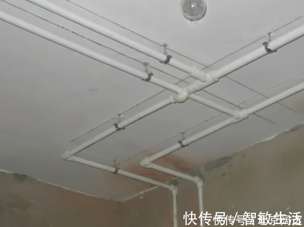 飞墨君|水电走顶好还是走地好？别被装修师傅忽悠了
