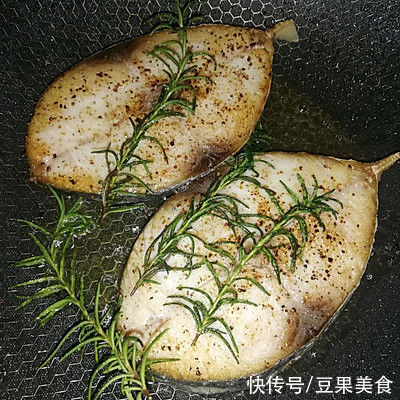 迷迭香香煎马鲛鱼