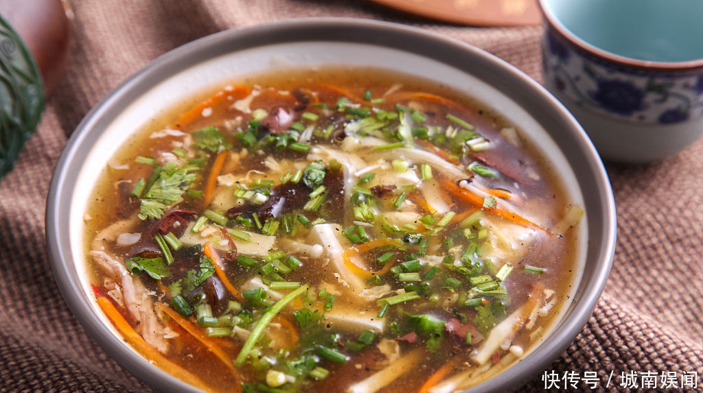 酸辣汤怎么做才好喝掌握几个小技巧,酸辣开胃,天天喝都不腻