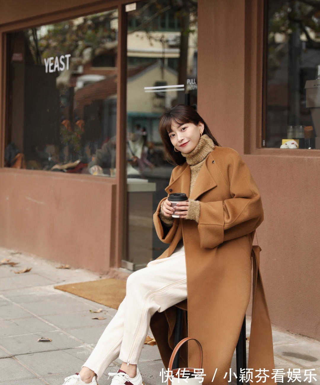 穿搭 女生秋冬穿风衣时，不管高矮，搭配这5双鞋子，照着穿都很高级