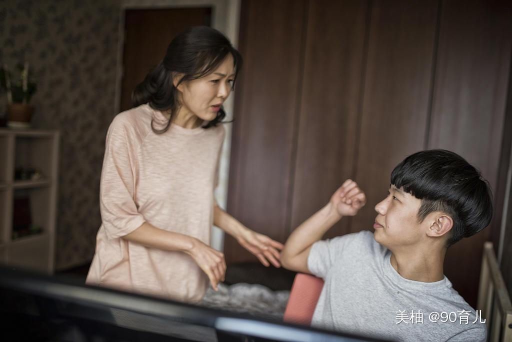 不给手机就不做作业？孩子的“威胁”要不要听？专家：别忽略这点