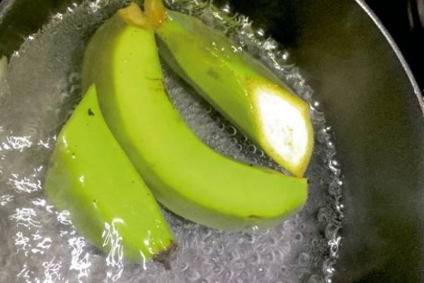 营养价值|每天吃一根“煮”香蕉,营养价值增加,身体悄悄发生这些变化