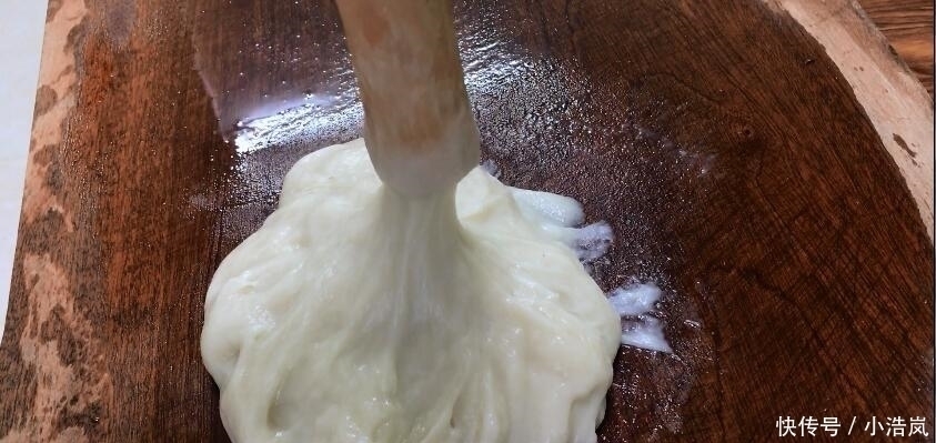 糯米粉别用油炸了,筷子搅一搅,不加一滴水,吃着不腻特别香