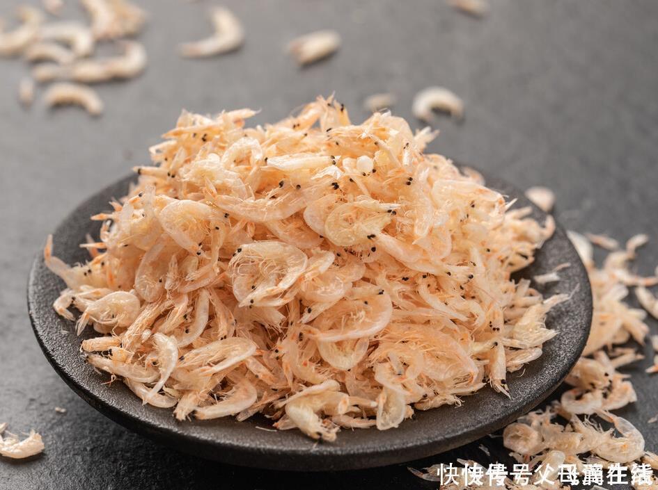 骨质疏松|骨科医生:1种食物当“零食”吃,骨密度升至1.8,骨骼坚硬如石