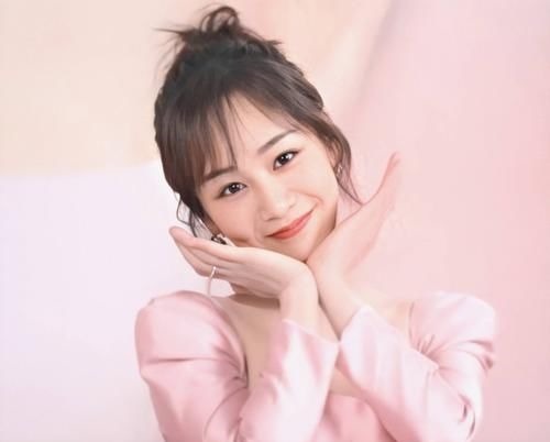 楊紫錄制新綜藝，一個舉動曝光嘉賓陣容，看到人選追定了