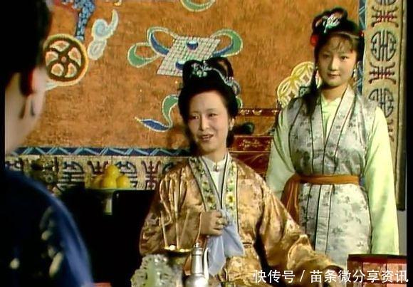 目的|薛宝钗办“螃蟹宴”的真正目的,史湘云根本不懂,傻乎乎做了陪衬