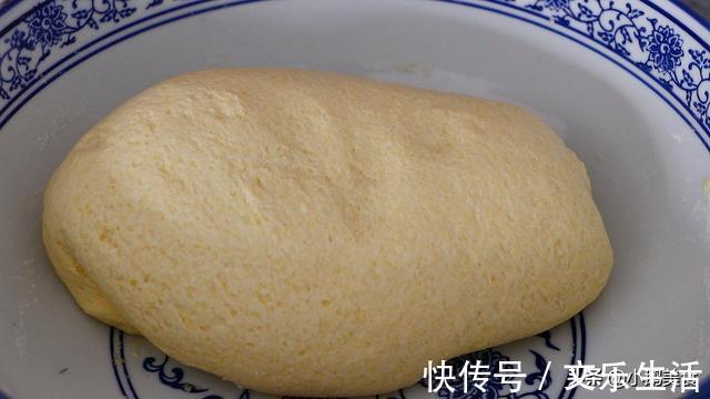 面团|开水烙玉米面饼，一次烙15张，又薄又软不用油，低脂营养又好吃