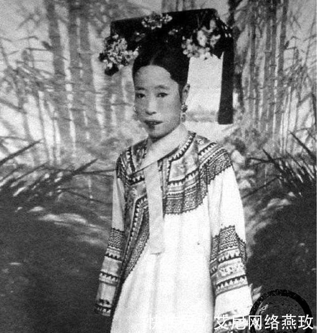 叶赫那拉|慈禧家族女眷老照片:图一是光绪帝亲生母亲,图三长得很漂亮