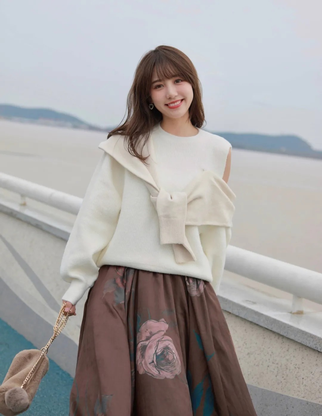 文艺|街拍时尚组图:浙工大学校花徐依莎,文艺与知性的美集于一身