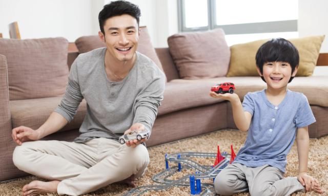 宝贝|斯坦福教授建议:不要再赞扬宝贝“聪明”了,用这10句效果更佳!