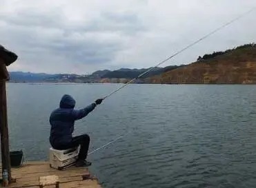 冬钓鲫鱼,找鱼有“三大铁律”,知道的都是老手了