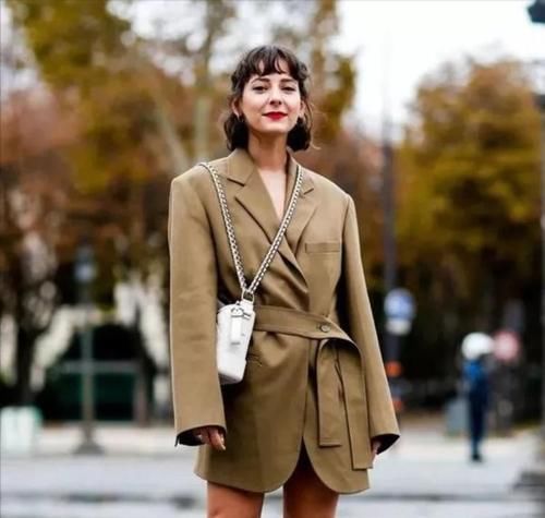 风格|“渣女风”已经过时了，今年更流行“无性别穿搭”，高级又有质感