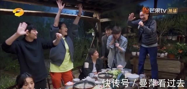 彭彭|那英在《向往的生活》里的演唱會，真的是又尷尬、又好笑、又上頭