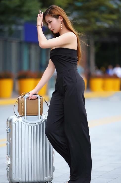 时尚美女如花似玉,清新优雅灵动,尽显姑娘的气质