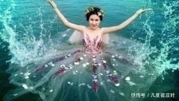 模仿|新娘站在海里模仿美人鱼拍照,看到成片之后,新娘大呼太漂亮了