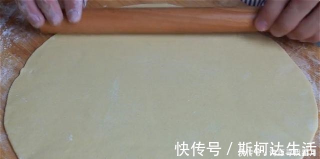 红薯|玉米面这样做真好吃,一擀一煎,5分钟出锅,连吃一个月都不腻