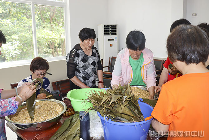 学员|县老年大学戏曲班开展端午节活动