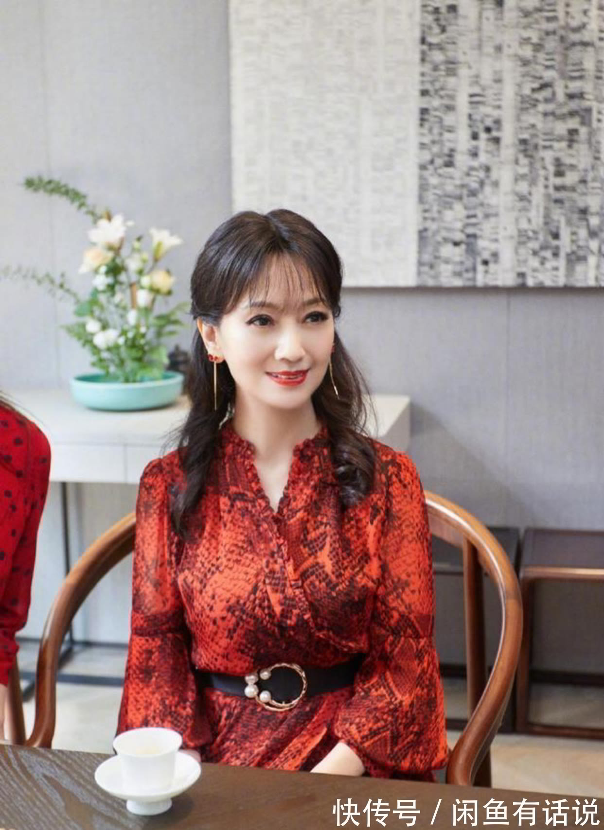 刘海 女人到50岁想要有气质,这4种发型尽量避开,容易显老还有大妈感