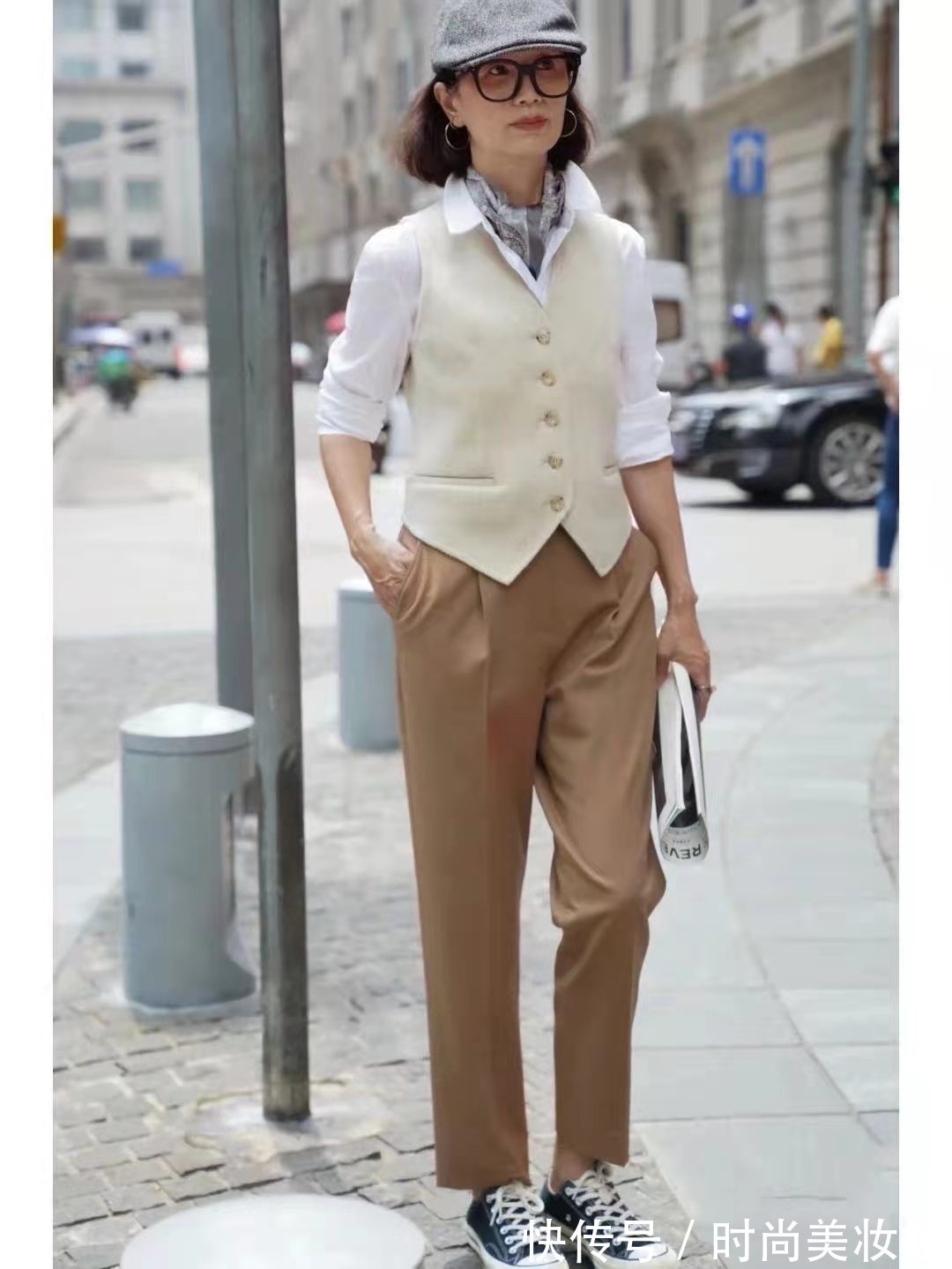 妈妈|58岁妈妈美得没有年龄焦虑,看三木妈妈无龄感穿搭,优雅又减龄