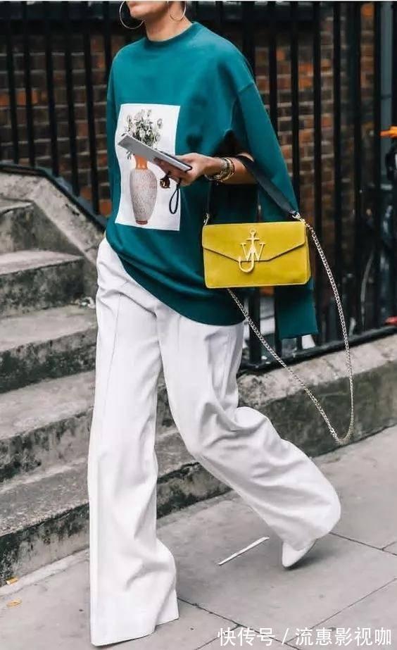 高级感 基础款的卫衣,如何穿出高级感今年秋天卫衣这样穿,时髦感俱佳