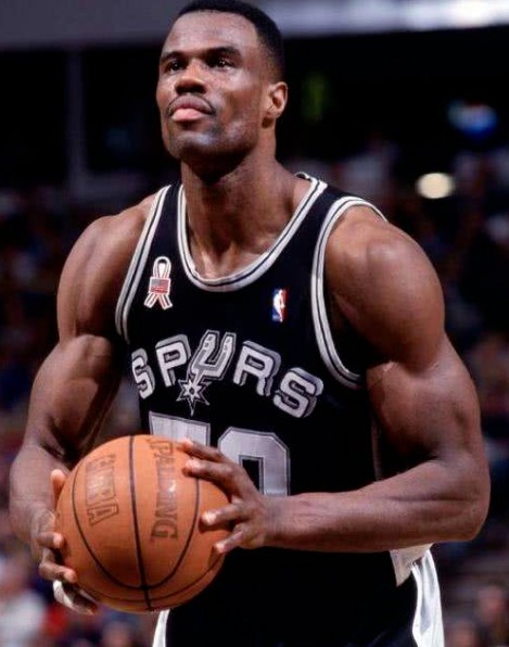 球星|为何说身体好的打橄榄球 身体差打NBA?看了这些照片 你就懂