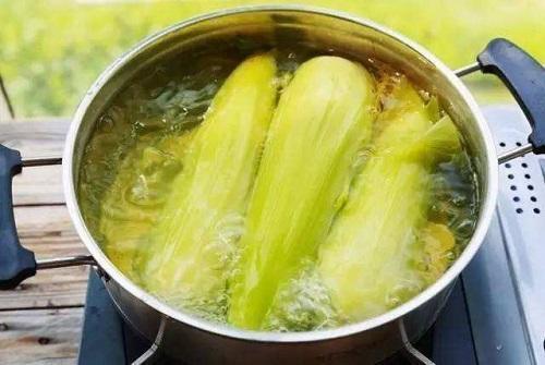 水煮玉米“玉米水”留好了，3个用途，快回家试试