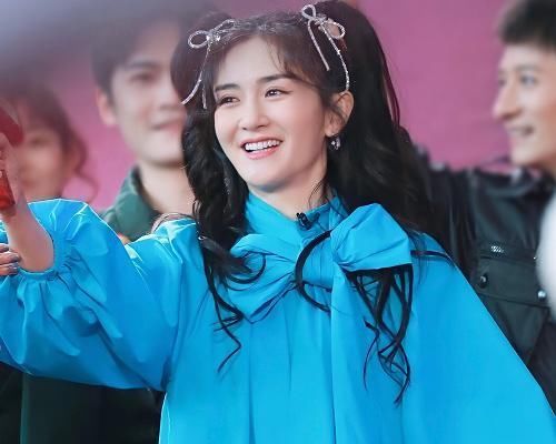 芒果公布双十二晚会主持阵容,四小花齐聚,却少了谢娜的身影