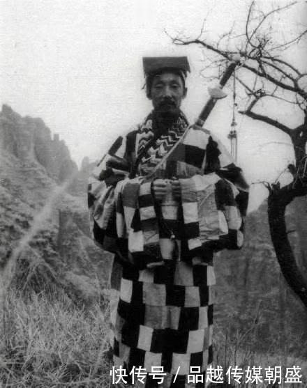 道士|老照片:一百多年前的中国道士,个个仙风道骨,图九是华山比武