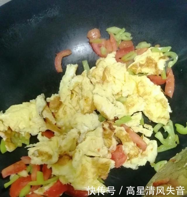 鸡蛋这种做法,全家人都争先恐后地吃,特别好吃,怎么吃也不腻