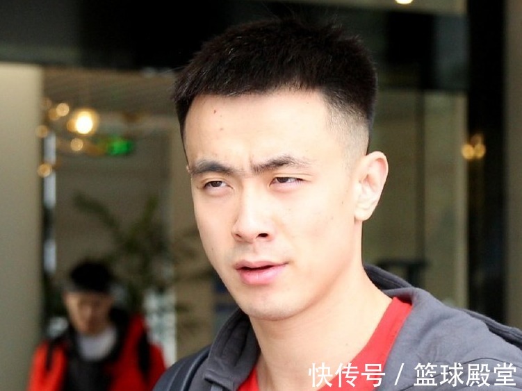 nbl|官方再更男籃九張近照！全隊(duì)發(fā)型統(tǒng)一，一家人整整齊齊！