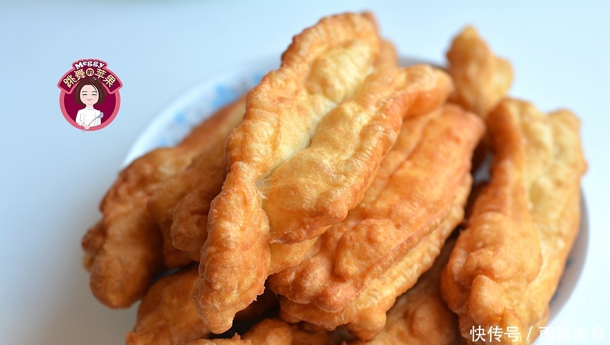  剩油条新做法，入锅搅一搅，喷香扑鼻开胃，老公儿子都说没吃够