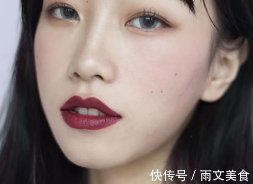 黄皮|女生买口红别冲动,这几只热门新色不要买,黄皮显黑还不好搭配