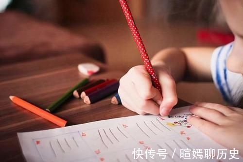 举动|孩子数学课上若有“这3个举动”,没准是个学霸,父母要好好培养