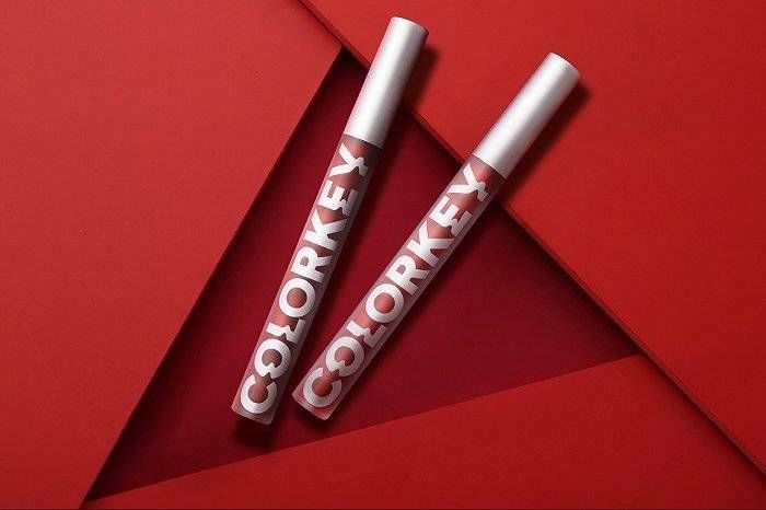 珂拉琪|这个品牌靠唇釉卖出上亿，提示国货美妆想出头应该走好哪几步？