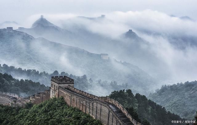 风轻$20首诗词描写长城欲上长城顶,相看大漠江烟。江烟笼翠葱茏尽