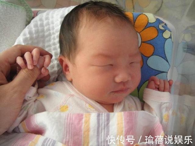 产妇|41岁产妇阵痛24小时生下男宝,“砰”一声,推出的却不是产妇