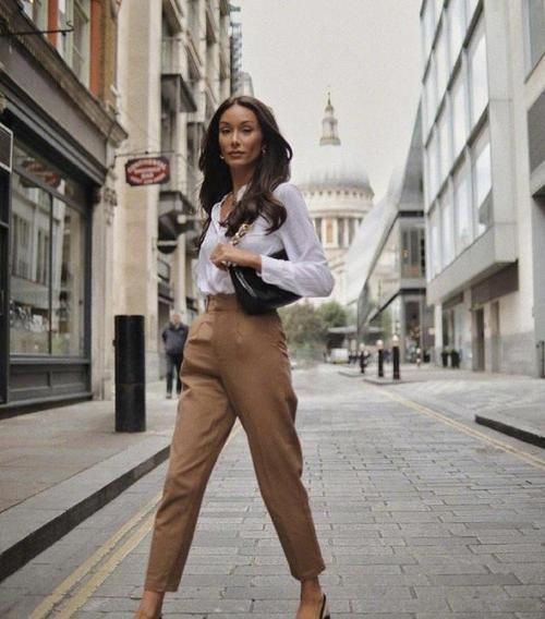 “英伦风尚”太难搭?只因你不会穿,跟着时髦精这样穿,洋气高级